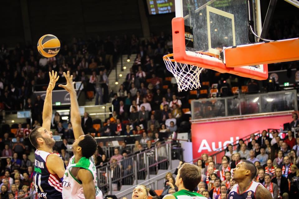 Μπάγερν Μονάχου: «Παγωμάρα» από το διπλό της Ζιελόνα (photos)