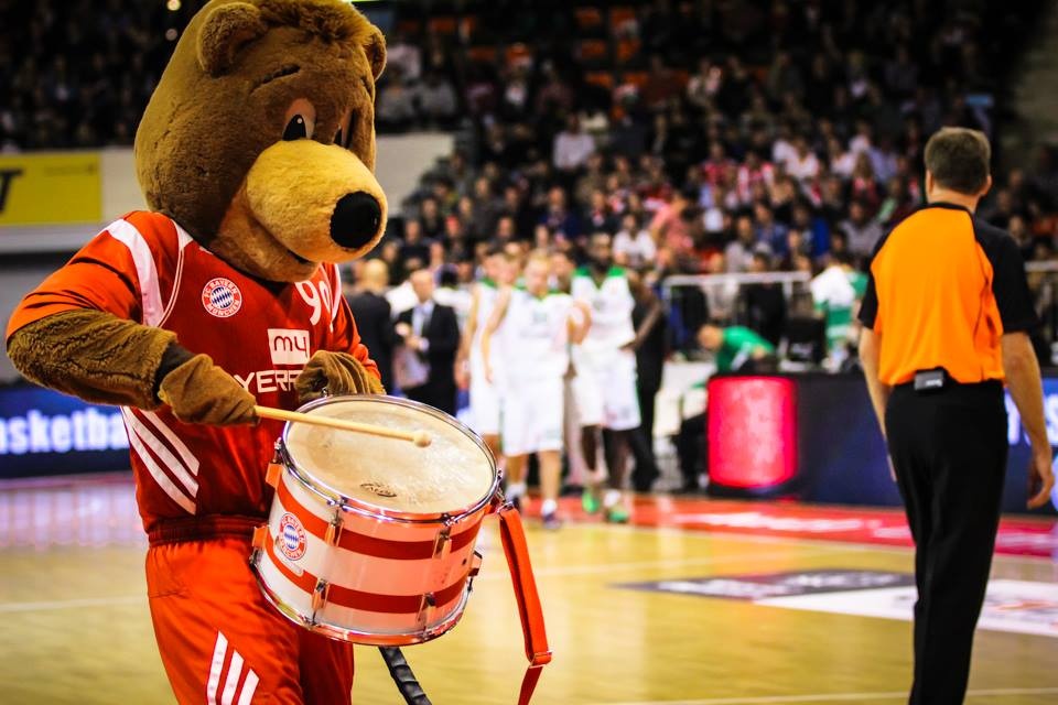 Μπάγερν Μονάχου: «Παγωμάρα» από το διπλό της Ζιελόνα (photos)