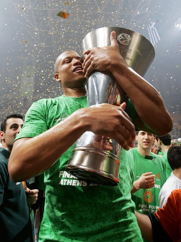 Παναθηναϊκός: B for… Batiste’s Birthday! (photos+videos)