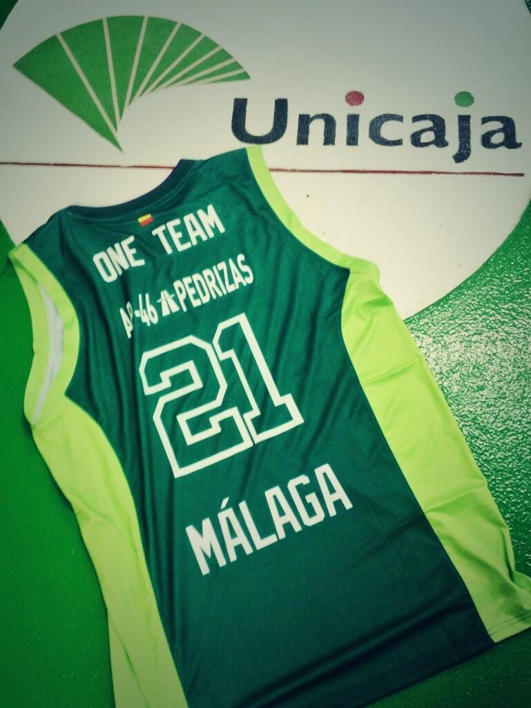 Ουνικάχα Μάλαγα: Η φανέλα με Ολυμπιακό (photo)