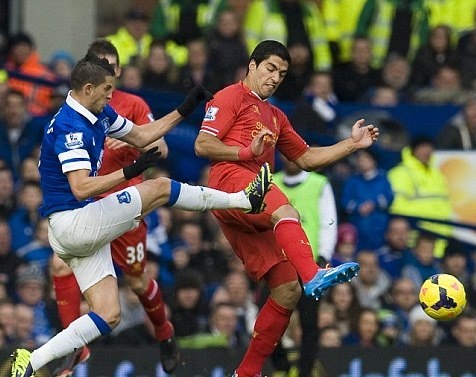 Έβερτον – Λίβερπουλ: Σαν τα… κοκόρια Μιραλάς και Σουάρεζ! (photos+video)