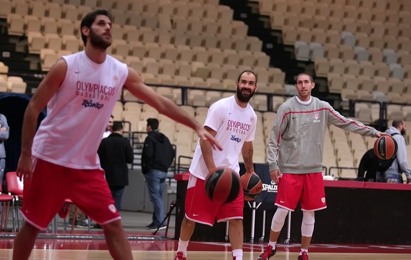 Ολυμπιακός: Το Χριστουγεννιάτικο Δέντρο του Λοτζέσκι! (photos)