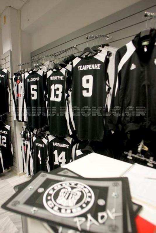 ΠΑΟΚ: Ριγέ φανέλες με ονοματεπώνυμο (photos)