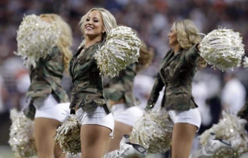 NFL: Και στο κρύο οι Cheerleaders (photos)