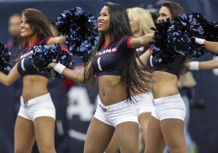 NFL: Και στο κρύο οι Cheerleaders (photos)