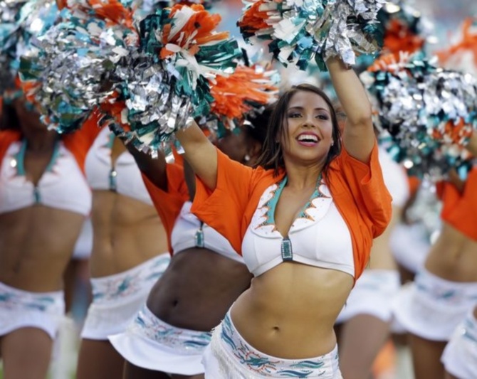 NFL: Και στο κρύο οι Cheerleaders (photos)