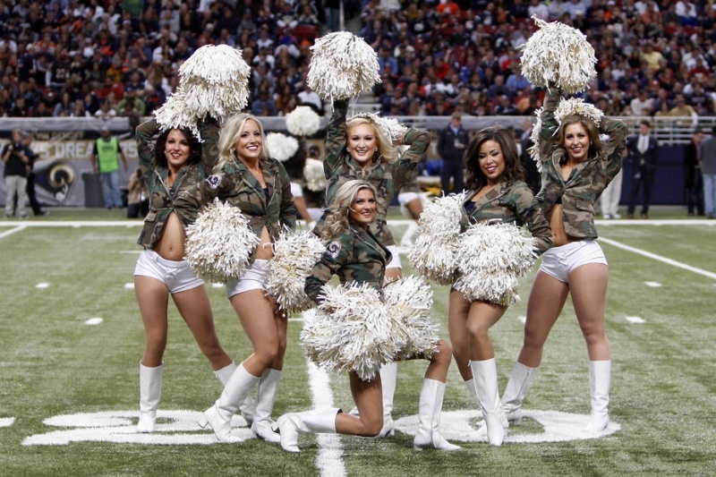 NFL: Και στο κρύο οι Cheerleaders (photos)