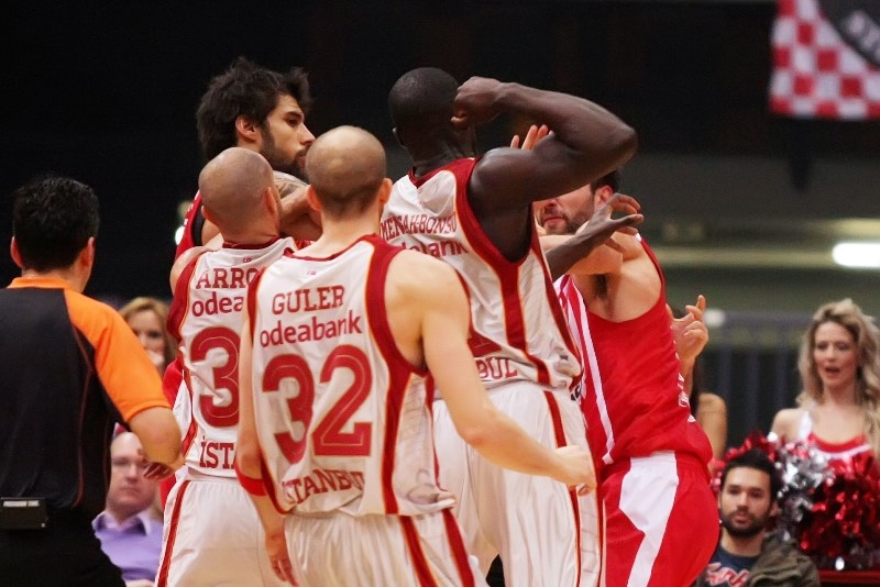 Ολυμπιακός: Επεισοδιακό ρεκόρ (video+photos)