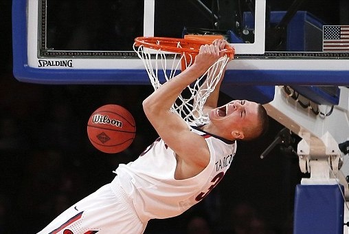 Σπορ: Το κάρφωμα… scream, η μπουνιά και το… όρθιο σπαγγάτο (photos)