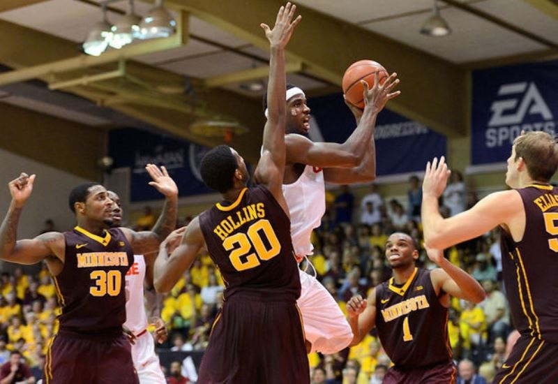 NCAA: Τον σκότωσε και χωρίς φάουλ! (video+photos)