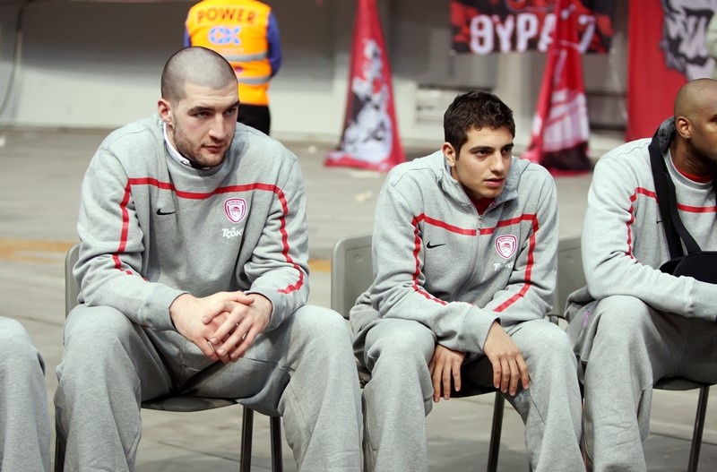 Ολυμπιακός: Ευχές από adidas σε Καββαδά (photos)