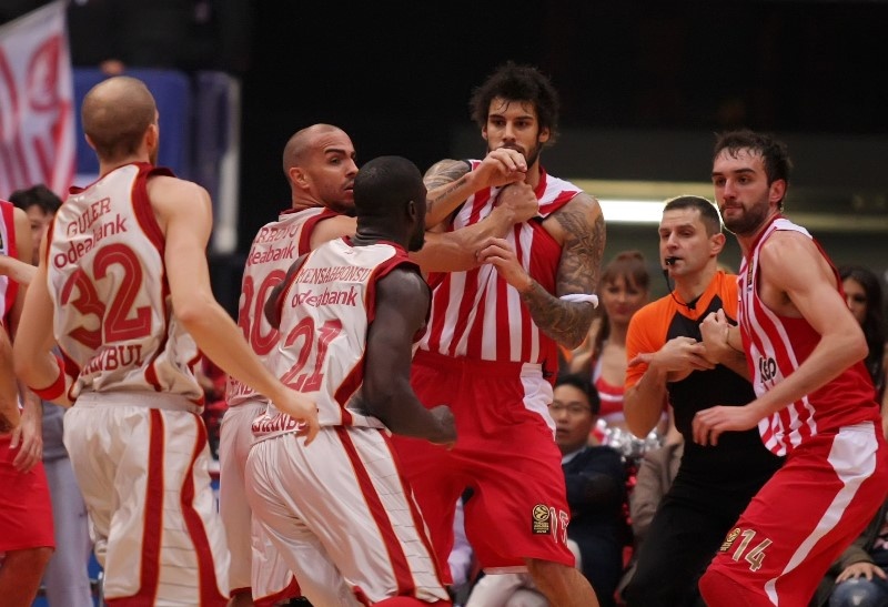 Top 10 καβγάδων: Το ξύλο βγήκε από το... μπάσκετ (photos+videos)