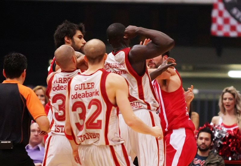 Top 10 καβγάδων: Το ξύλο βγήκε από το... μπάσκετ (photos+videos)