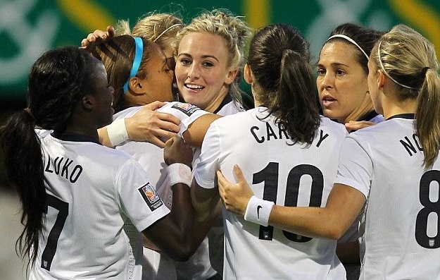 Μάντσεστερ Σίτι: Ο Αγουέρο καλωσόρισε την… καυτή Ντάγκαν (photos+video)