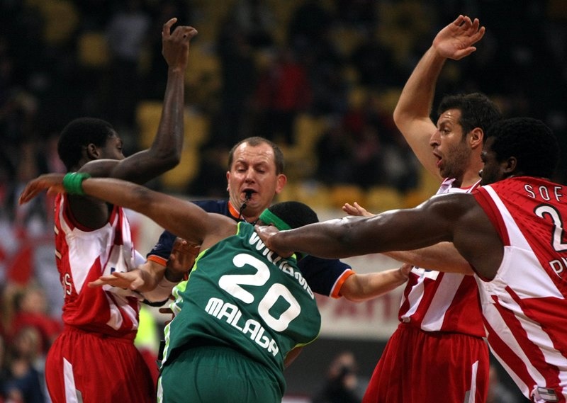 Top 10 καβγάδων: Το ξύλο βγήκε από το... μπάσκετ (photos+videos)