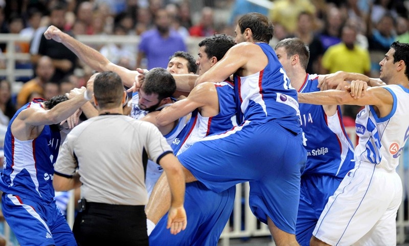 Top 10 καβγάδων: Το ξύλο βγήκε από το... μπάσκετ (photos+videos)