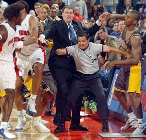 Top 10 καβγάδων: Το ξύλο βγήκε από το... μπάσκετ (photos+videos)