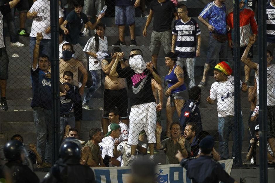 Αργεντινή: Τριπλή διακοπή και επεισόδια (videos+photos)