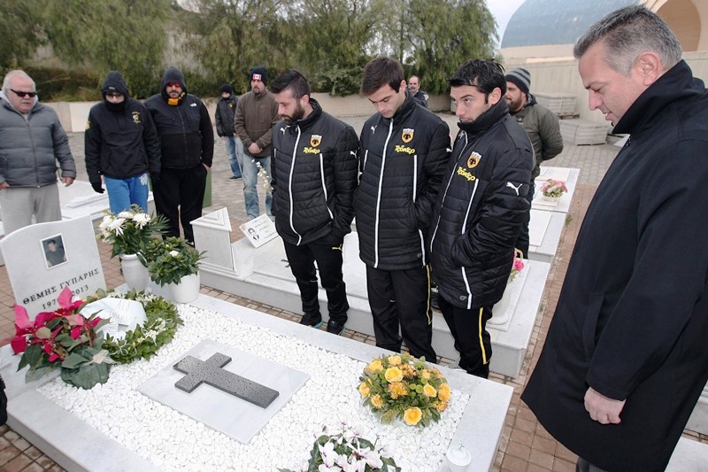 ΑΕΚ: Φόρος τιμής στον Γύπαρη (photos)