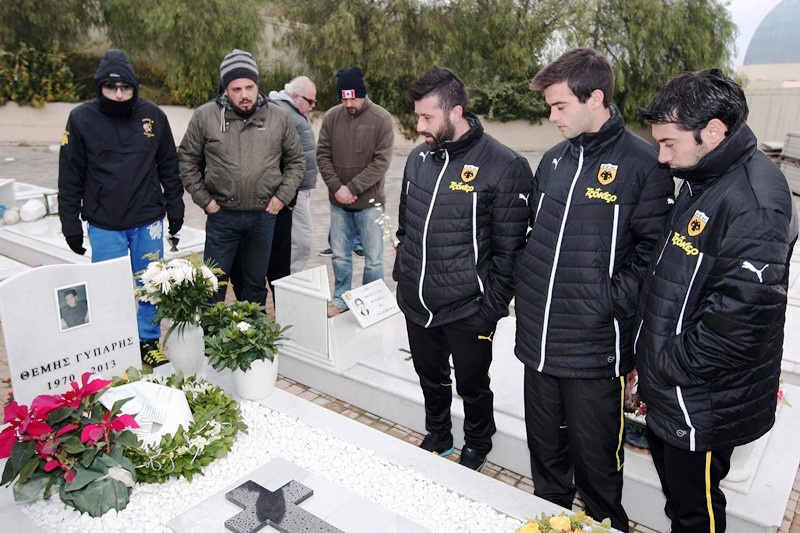 ΑΕΚ: Φόρος τιμής στον Γύπαρη (photos)