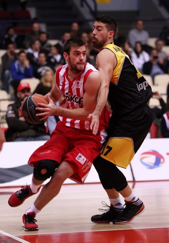 Ολυμπιακός: Το μήνυμα της adidas για το Μάντζαρη (photos)