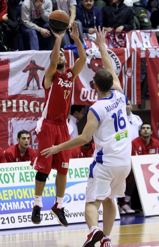 Ολυμπιακός: Το μήνυμα της adidas για το Μάντζαρη (photos)