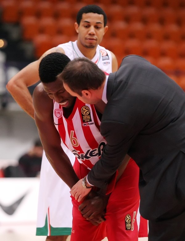 Ολυμπιακός: Ο τραυματισμός του Ντάνστον (photos)