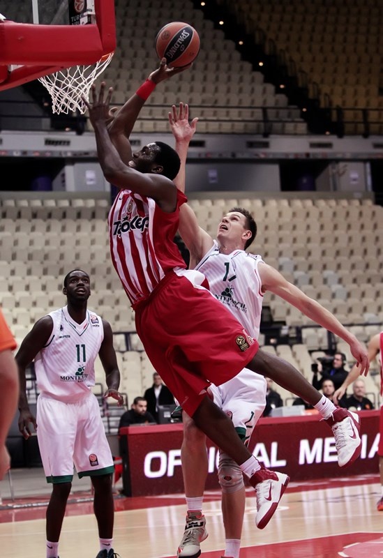 Ολυμπιακός: Ο τραυματισμός του Ντάνστον (photos)