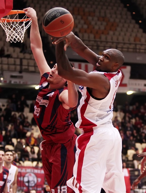 Ολυμπιακός: Καρφώνει ο… 5χρονος Σίμονς! (photos+video)
