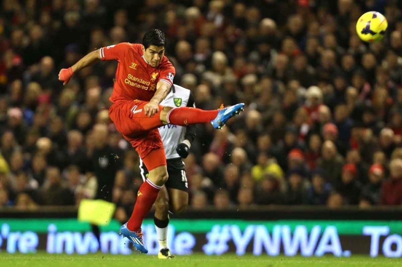 The curious case of Mr. Luis Suarez (photos+videos)