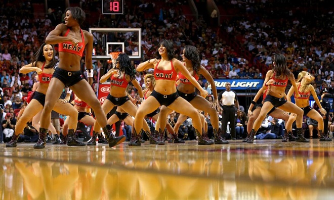 NBA: Οι... Χριστουγεννιάτικες cheerleaders (photos)