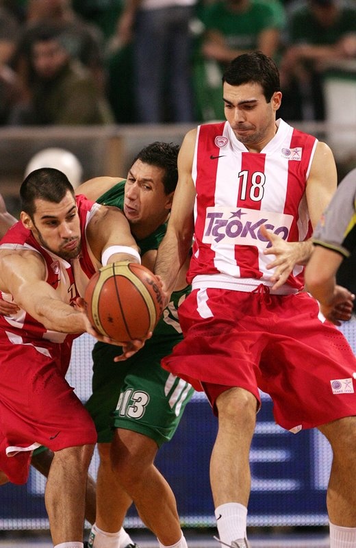 Ολυμπιακός: Η... δημιουργία των Σλούκα και Πρίντεζη (photos)