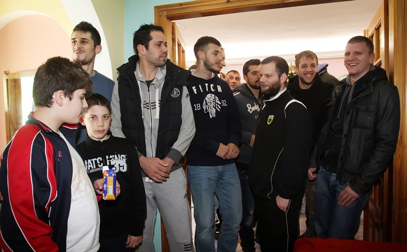 ΑΕΚ: Επίσκεψη αγάπης στη Νέα Μάκρη (photos)