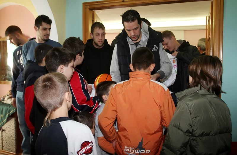 ΑΕΚ: Επίσκεψη αγάπης στη Νέα Μάκρη (photos)