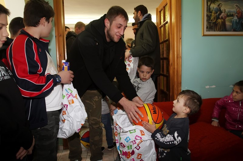 ΑΕΚ: Επίσκεψη αγάπης στη Νέα Μάκρη (photos)