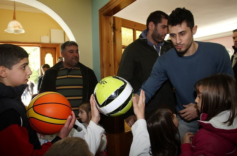 ΑΕΚ: Επίσκεψη αγάπης στη Νέα Μάκρη (photos)