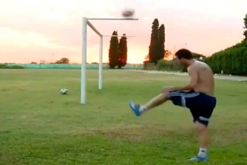 Πάτησε χορτάρι ο Μέσι! (photos+videos)