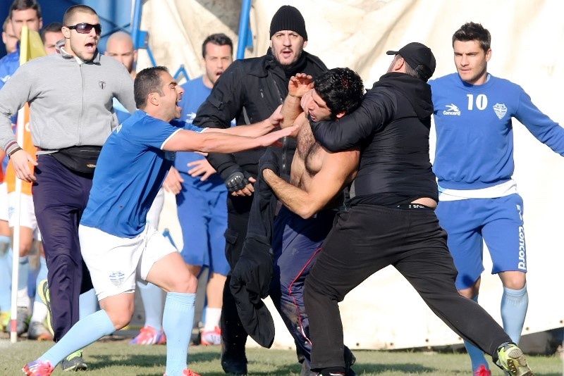 Αιγάλεω – ΑΕΚ: Σοβαρά επεισόδια και καθυστέρηση (photos)