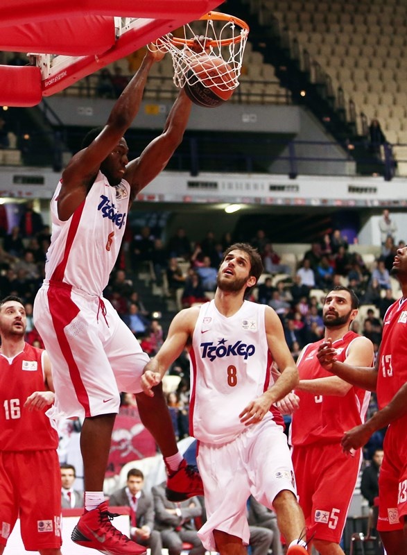 Ολυμπιακός: Ντύθηκε… Τζόρνταν ο Ντάνστον (photos+video)