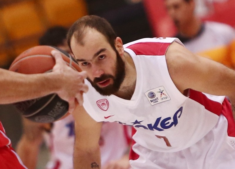 Ολυμπιακός: Έφτυσε... αίμα (photos)