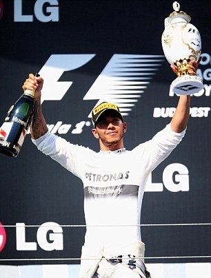 Φόρμουλα 1: Ο Φέτελ και ο... Καρράς (photos+videos)