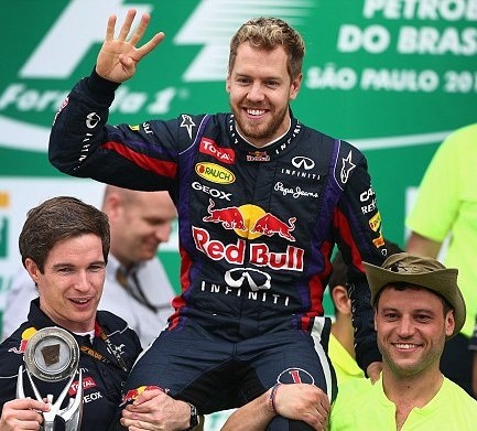 Φόρμουλα 1: Ο Φέτελ και ο... Καρράς (photos+videos)