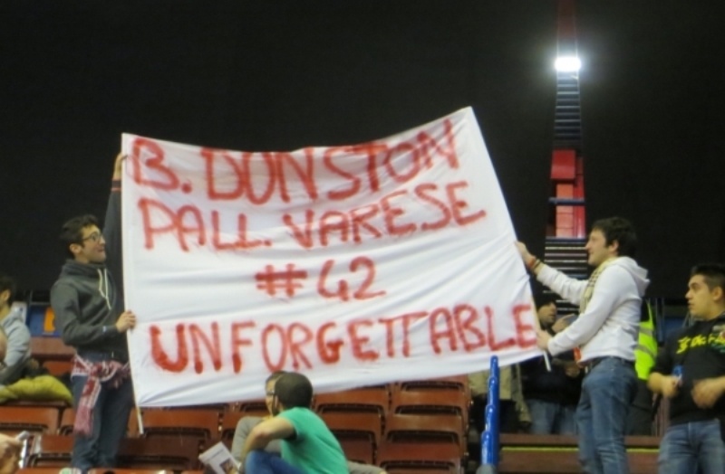 Ολυμπιακός: Διπλό πανό για Ντάνστον (photos)