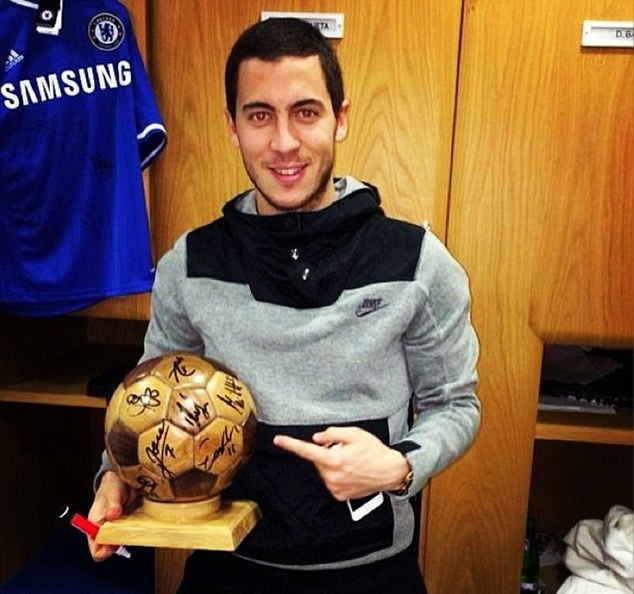 Τσέλσι: Η… Χρυσή Μπάλα του Αζάρ (photo)