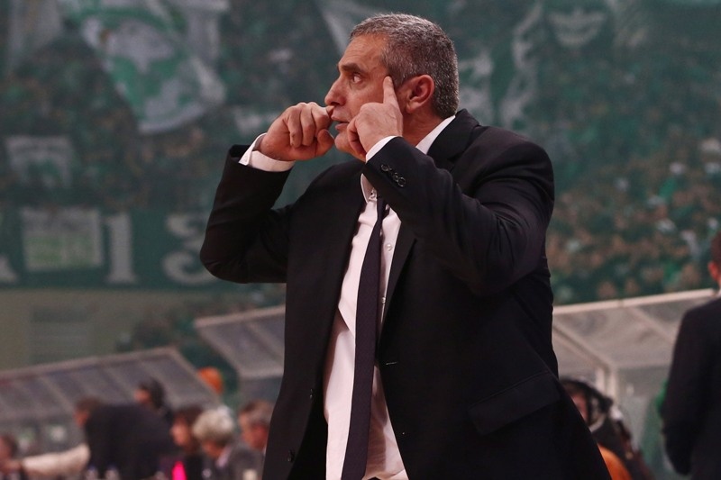 Παναθηναϊκός - Ολυμπιακός: Συλλέκτης... ταυτοτήτων ο Πεδουλάκης (photos+videos)