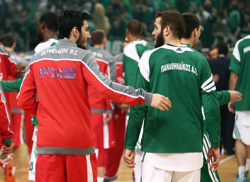 Παναθηναϊκός – Ολυμπιακός: Οι αγκαλιές (photos)
