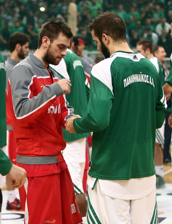 Παναθηναϊκός – Ολυμπιακός: Οι αγκαλιές (photos)