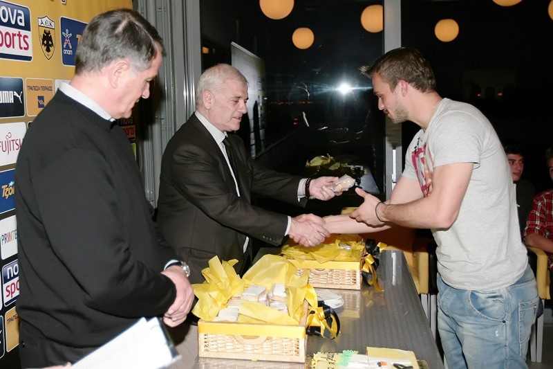 ΑΕΚ: Έκοψε την πίτα, νικητής ο Μπρέσεβιτς (photos)