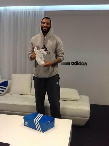 Ολυμπιακός: Το δώρο της adidas στον Λο (photo)