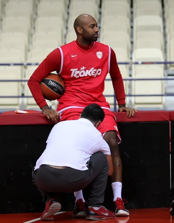 Κόλινς: «Καλύτερος ο Ολυμπιακός» (photos)